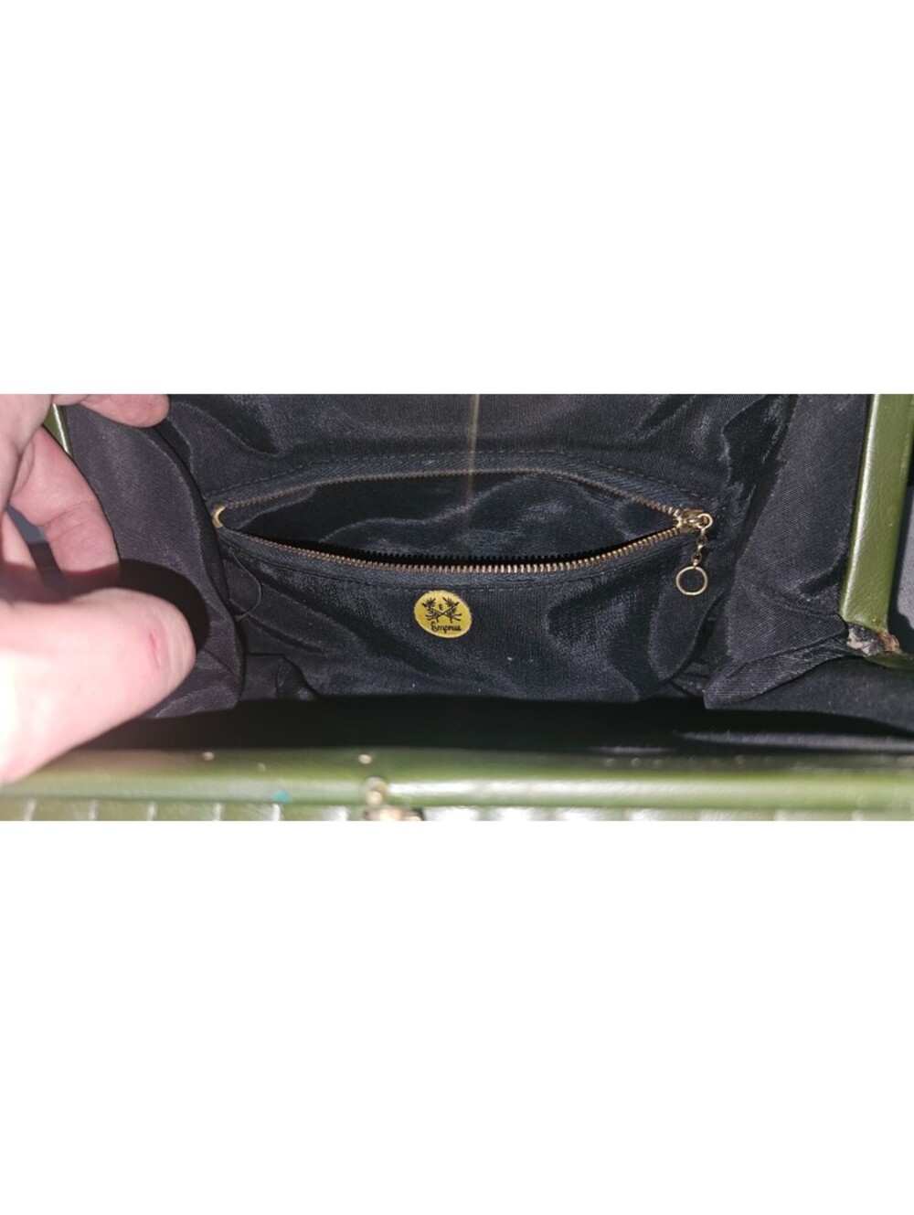 Vintage Empress Olive Green Leather Shoulder Bag with Gold Chain Strap - Picture 9 of 9